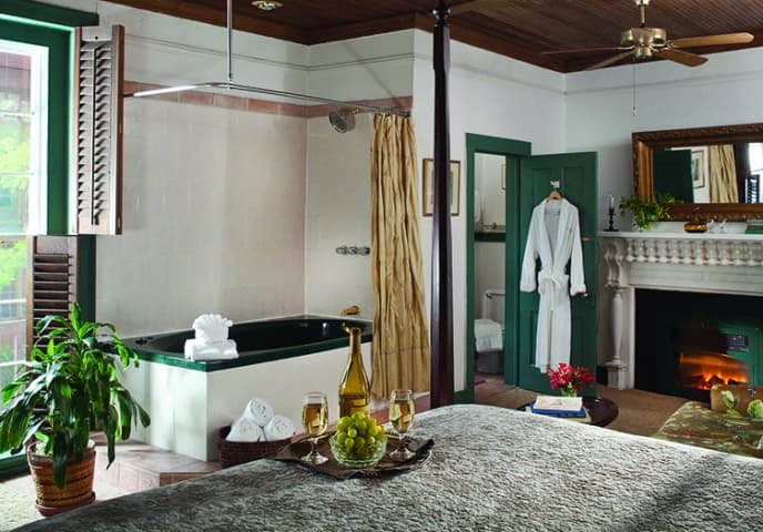 st francis inn interior bathroom