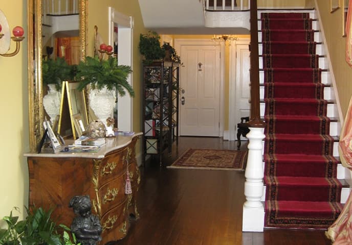 1890 Caroline House Interior