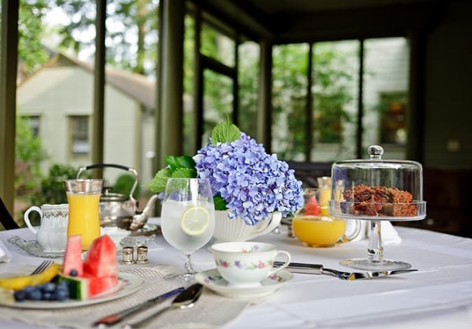 StonehurstPlacebreakfasttabl