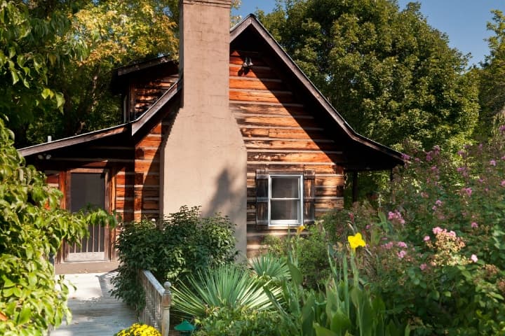 Arrowhead cabin