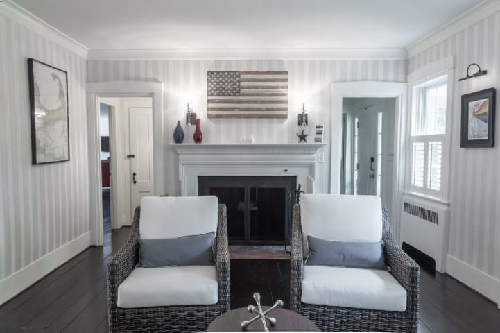 platinump ebble sitting area