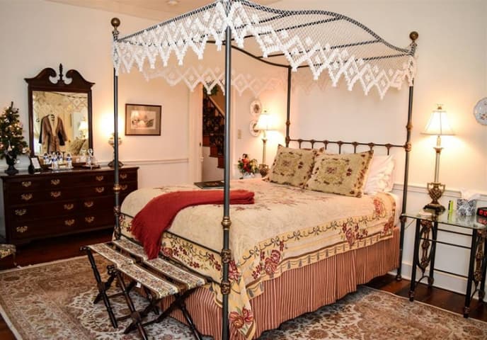 Richard Johnston Inn Guest Room