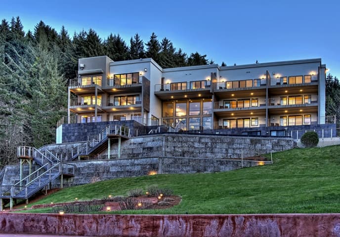 Whale Cove Inn