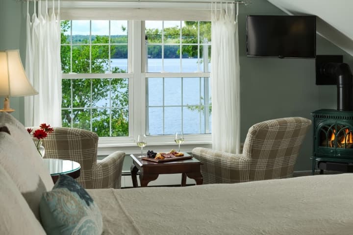 Wolf Cove Inn