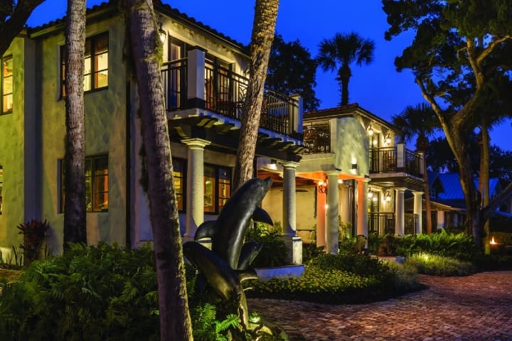 Black Dolphin Inn
