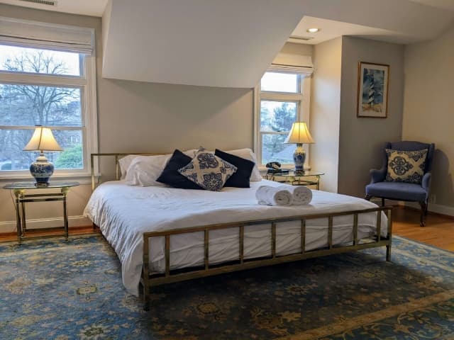 A king bed suite with a whirlpool jetted tub at Stanton House Inn