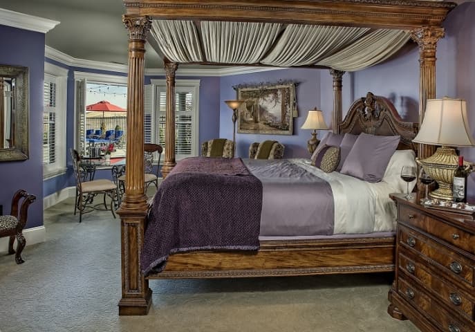 4-Greek_with_triple_sheeted_bed