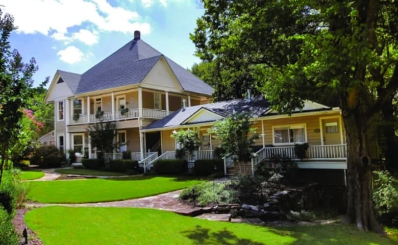 Heartstone Inn & Cottages
