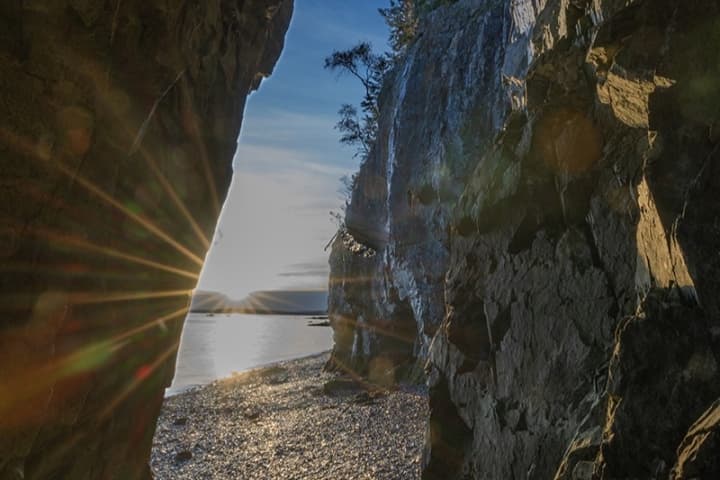 sunrise through rocks