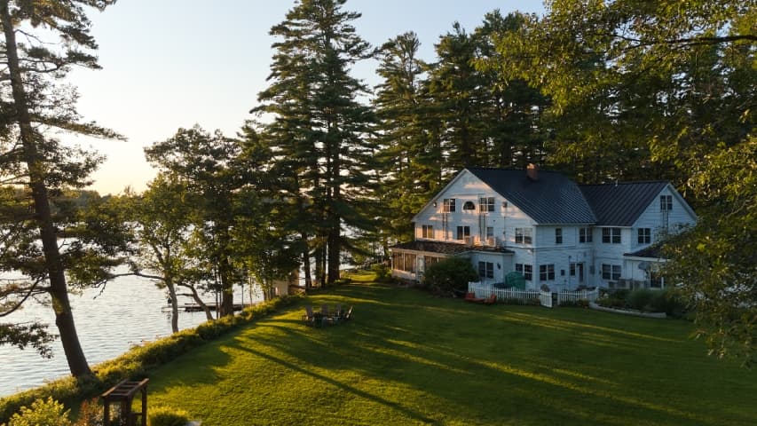 Wolf Cove Inn