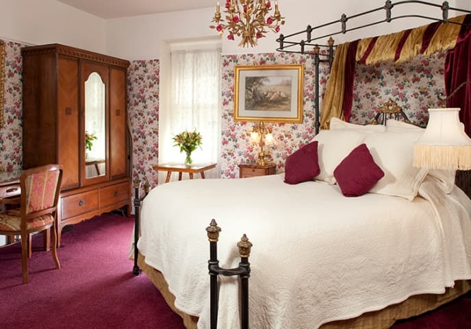 Churchill Manor