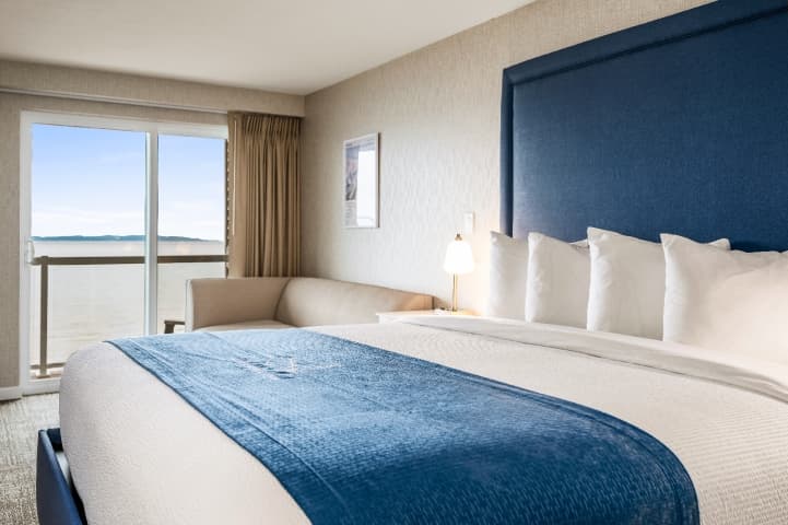 Lakeview balcony king room