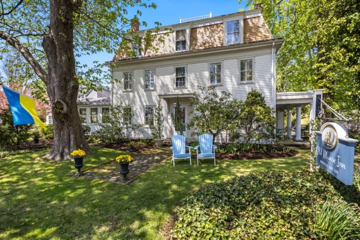 Old Manse Inn