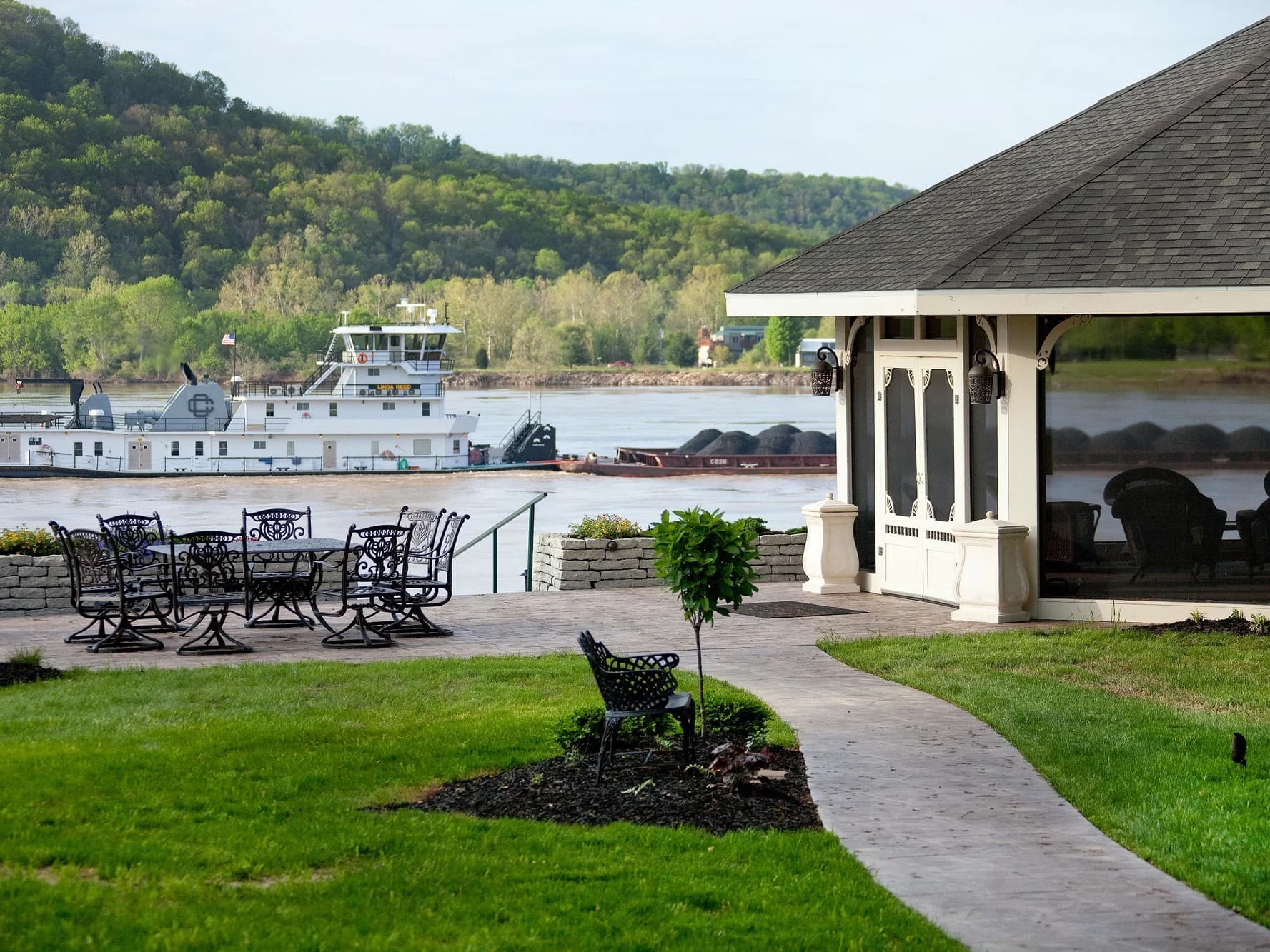Riverside Inn Bed & Breakfast
