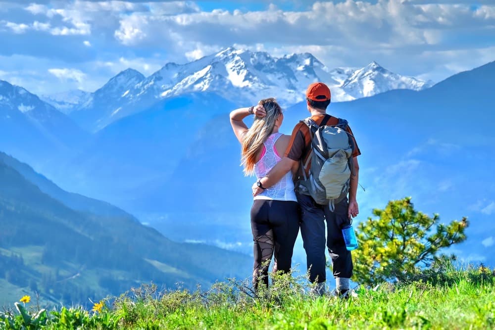 people over looking the mountains
