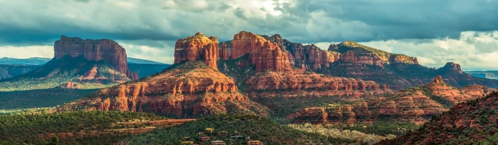 Discover the best places to stay in Arizona, like the incredible red rocks of Sedona