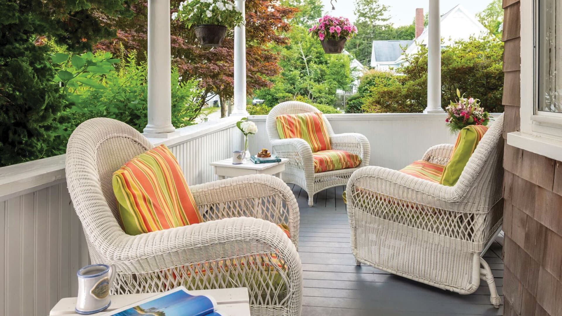 Palmer House Inn is a coastal property in Falmouth, Massachusetts on Cape Cod.