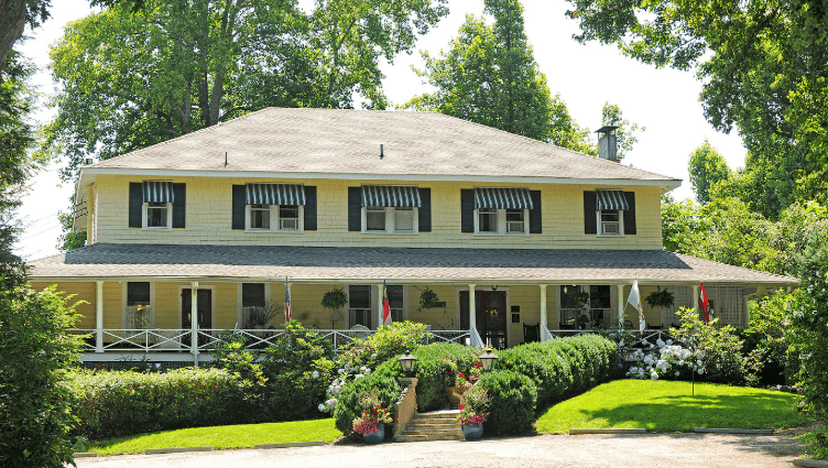 Exterior front view of Ochard Inn and Spa