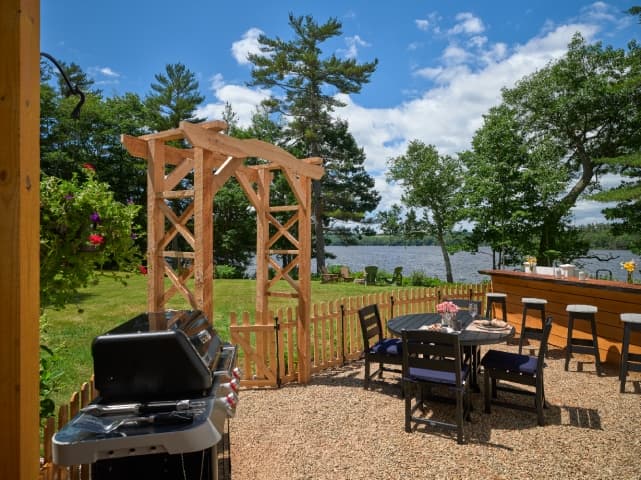Wolf Cove Inn