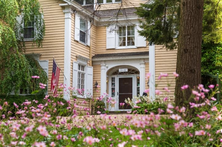 Devonfield Inn