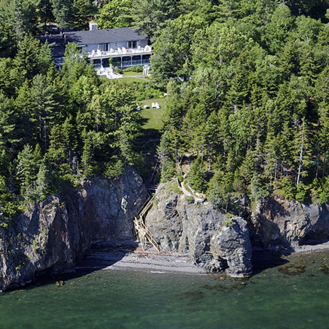 The Inn at Bay Ledge exterior.