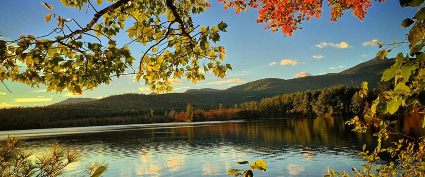 Fall foliage ona lake in New Hampshire