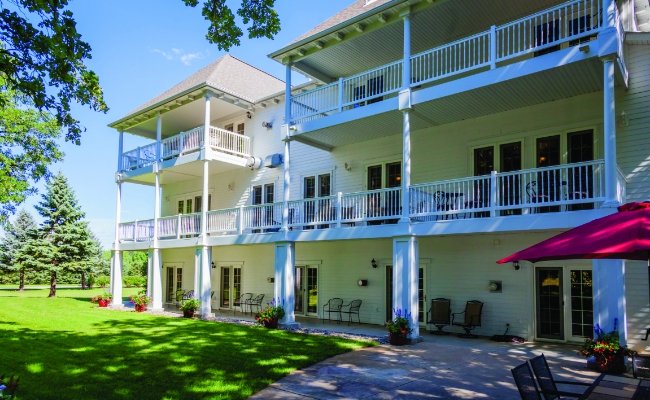 The Oakwood Inn Okoboji - Spirit Lake, IA | Select Registry