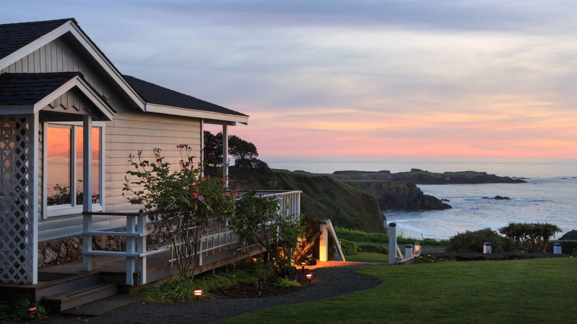 Waterfront inn on the coast of Northern California