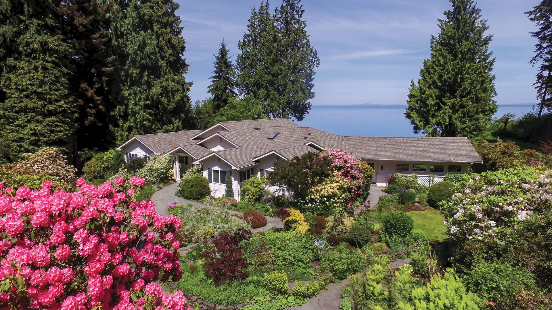 Colette’s Bed and Breakfast is a coastal property in Port Angeles, Washington that is great for whale watching.