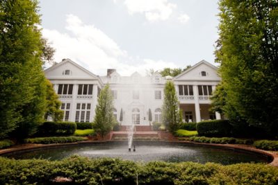 Duke-mansion-exterior-with-fountain