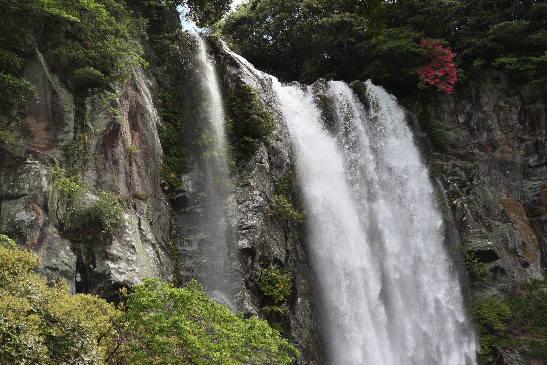 7_spectacular_columbia_river_gorge_waterfalls.jpg