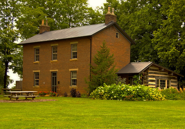 Murphin Ridge Inn Bed and Breakfast property view. Lush green grass. 