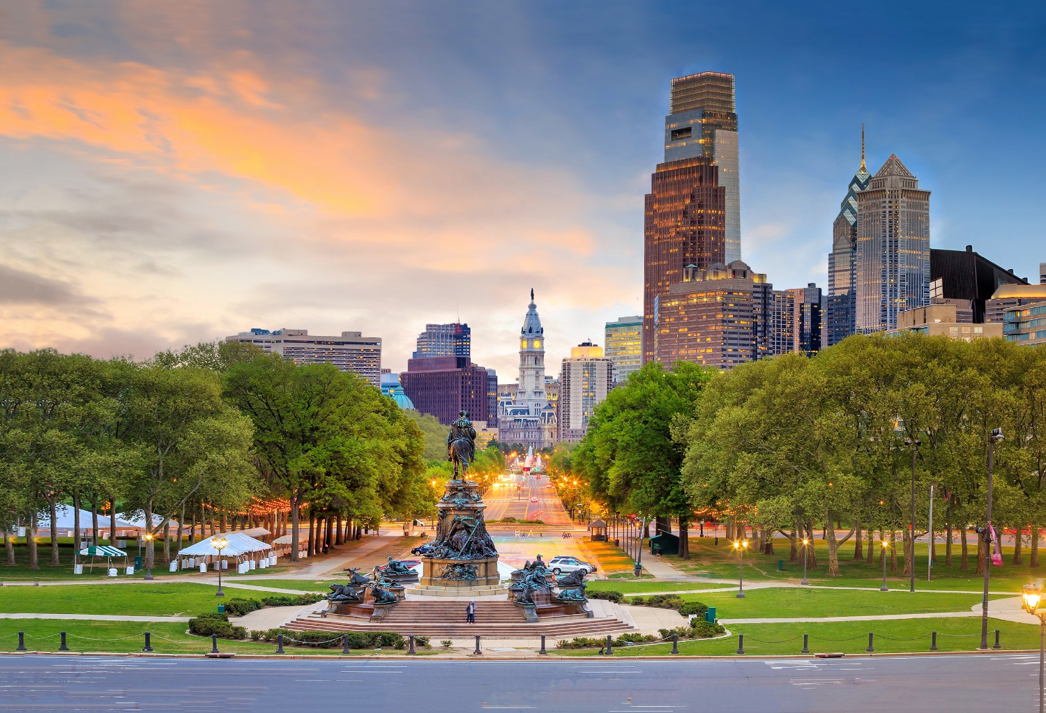 City skyline of Philadelphia: weekend getaway from Philadelphia