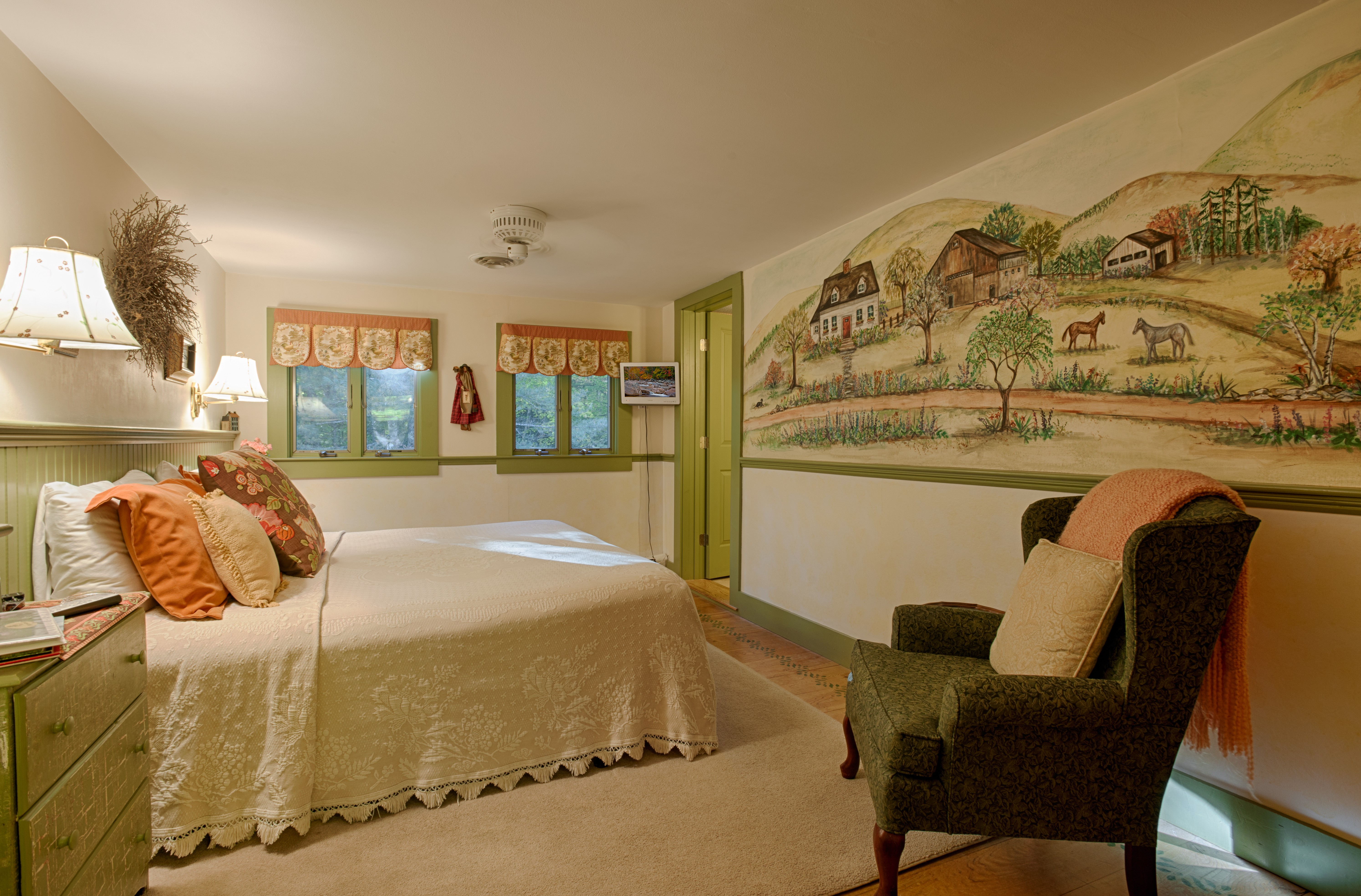 Mural Room with King Bed Mural Room with King Bed