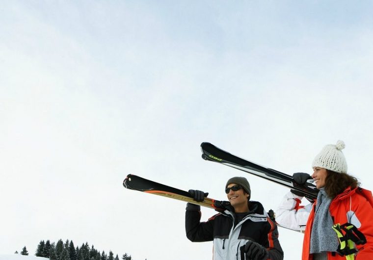 Skiing Couple 1500x609
