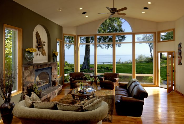 living room overlooking pacific ocean