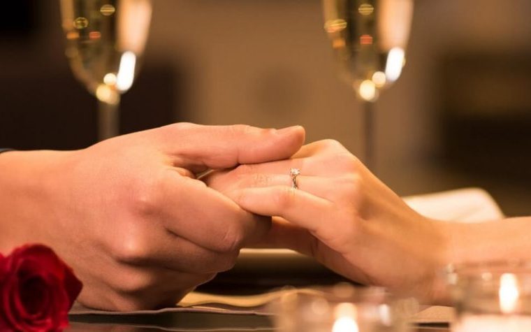 Romantic Meal Gettyimages 514369530 1 1170x475