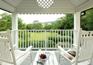 Ashby Inn lafayette room balcony with white rockers looking over mountain view