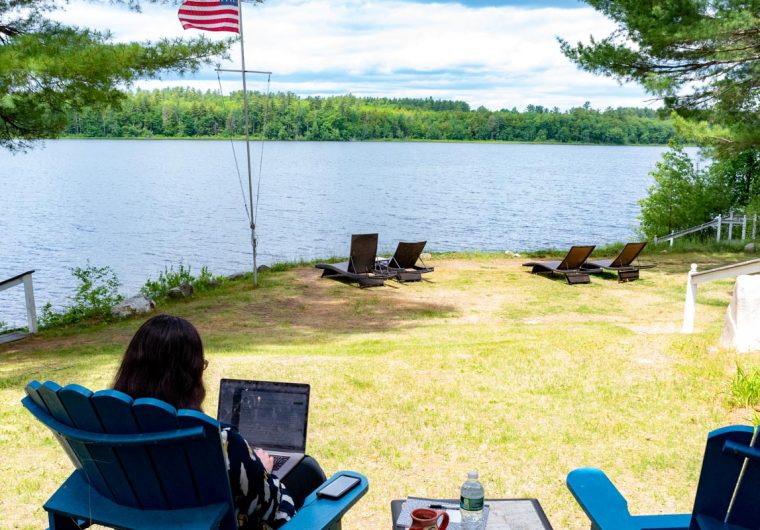 Lakeside working vacation in Maine.
