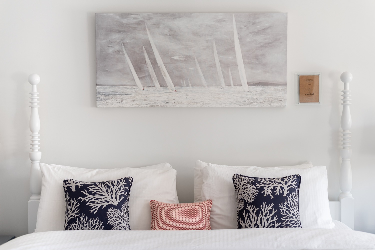 Hoxiehouse.kingguestroom.bedroom.1