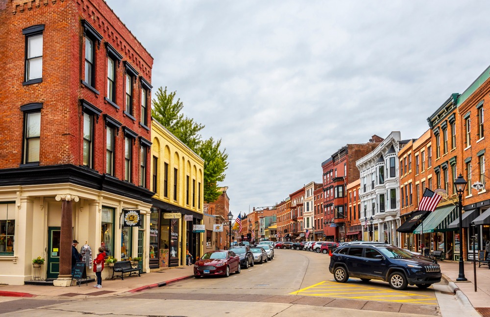 tourist town in illinois