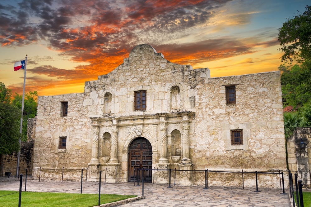 Visiting the historic Alamo is one of the best things to do in San Antonio - read more to learn about the best time to visit San Antonio