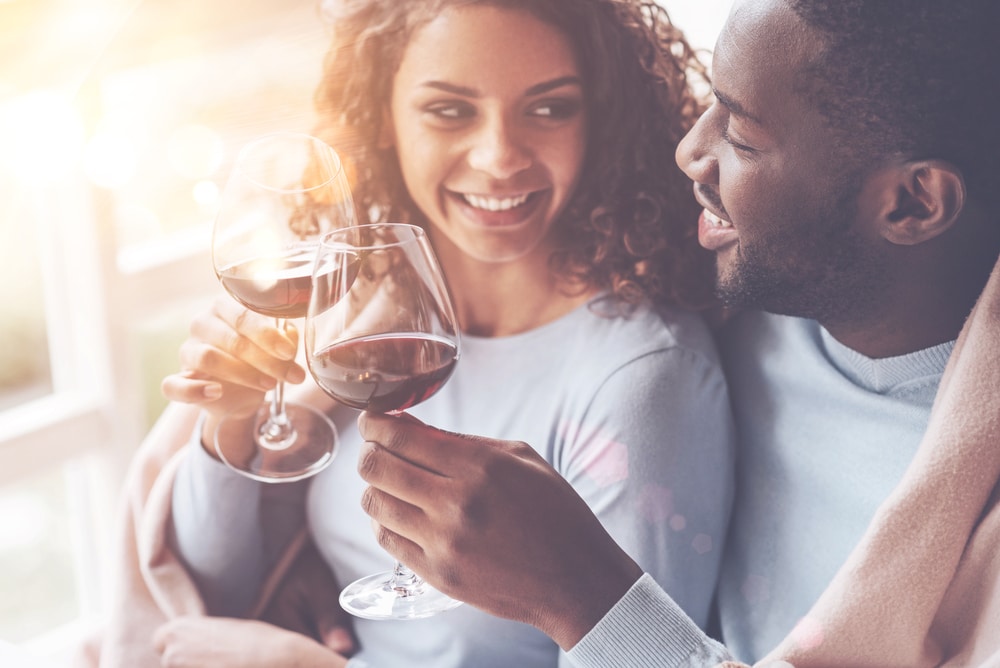 A couple enjoying wine a the best Oregon Wineries